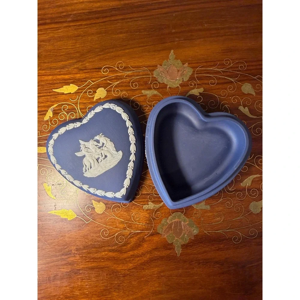Vintage Wedgwood Blue Jasperware Heart Trinket Box, Jewelry‎ Box Gift